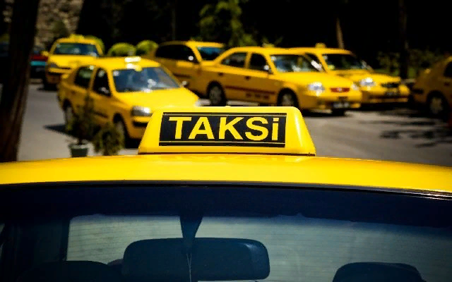 "Bakıya 20 min taksi bəs edir" - Nazir müavini