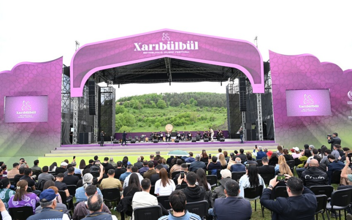 Üç ölkənin ritm ustaları “Xarıbülbül” festivalında geniş konsert proqramı ilə çıxış edib