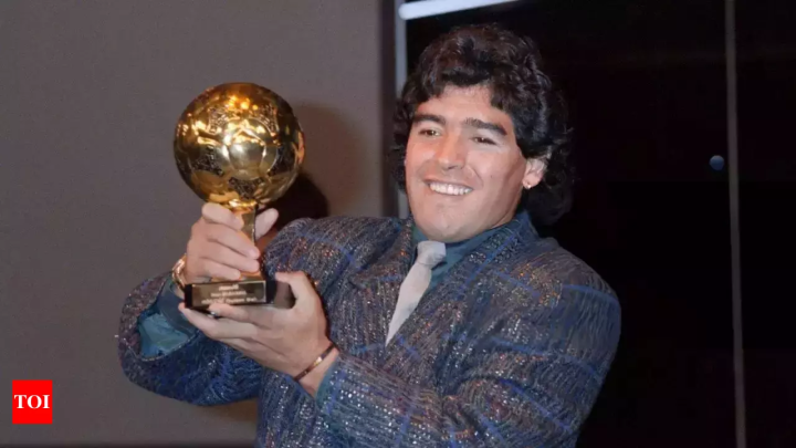 İdman tarixində ən bahalı əşya - Maradonanın “Qızıl top” mükafatı hərracdan çıxarılıb