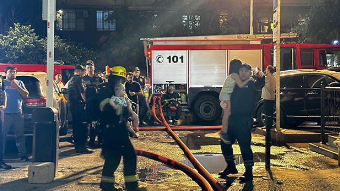 Bakıda yaşayış binasında yanğın zamanı 24-ü uşaq olmaqla 60 nəfər təxliyə edilib