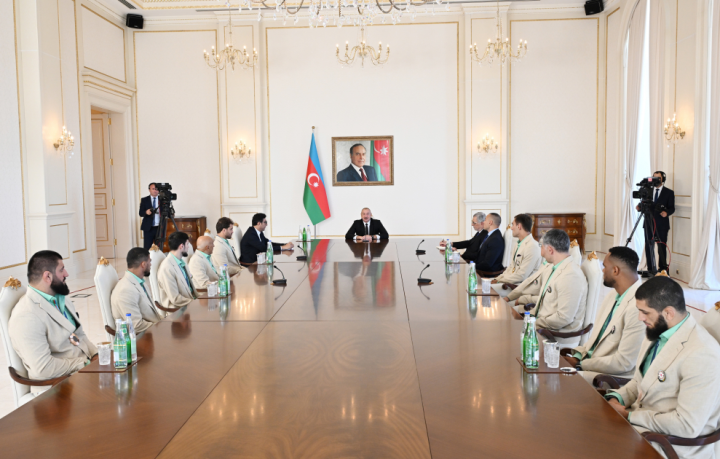 Prezident Paris Yay Olimpiya Oyunlarında medal qazanmış idmançıları və onların məşqçilərini qəbul edib