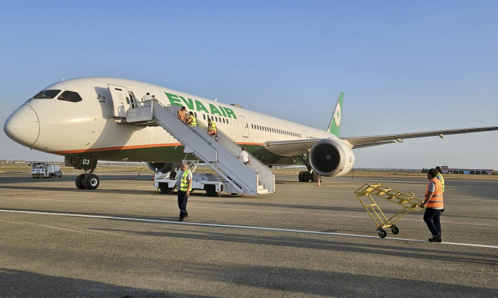 Bakı aeroportuna təcili eniş edən təyyarənin sərnişini ölüb