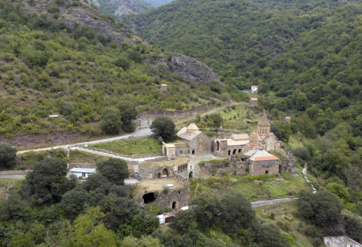 Prezident və birinci xanım Kəlbəcərdəki Xudavəng monastır kompleksində olub