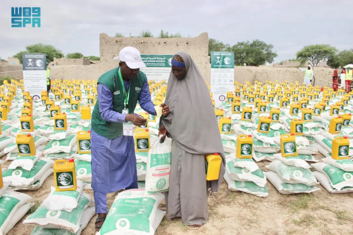 KSrelief Çadın Hadjer Lamis bölgəsinin Dagana şəhərində 900 ərzaq səbəti paylayır