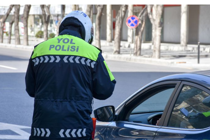 Məktəb və universitetlərin qarşısında maşın saxlayanlar cərimələnəcək