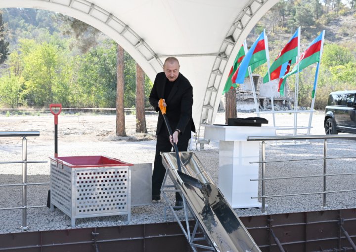 Zəngilan şəhərində beşinci və altıncı yaşayış komplekslərinin təməlləri qoyulub