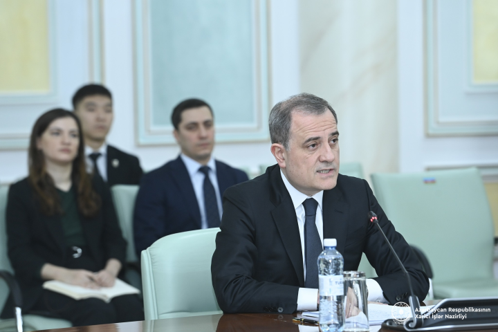Ceyhun Bayramov qazaxıstanlı həmkarı ilə bir sıra mələlələri müzakirə edib