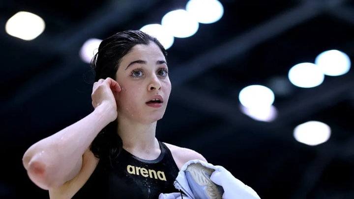 Netflix filminə ilham verən suriyalı üzgüçü Yusra Mardini 10 ildən sonra Suriyaya qayıdıb