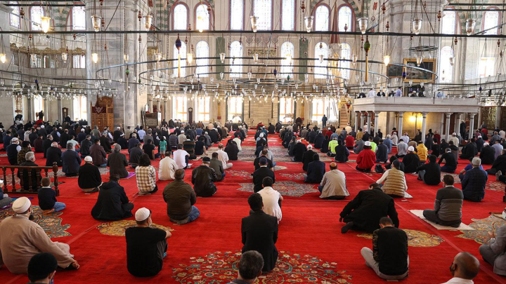 Bakıda Əjdərbəy və Təzəpir məscidlərində bayram namazının vaxtı açıqlanıb