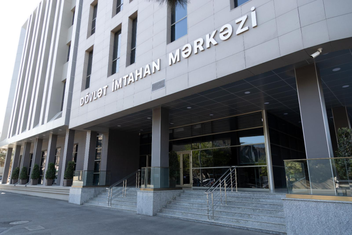 Dövlət qulluğu imtahanlarında uğur əldə edənlərə sertifikatlarının verilməsinə start verilib