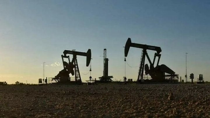 Neftin qiymətinin düşməsi Rusiya iqtisadiyyatı üçün risk yaradır