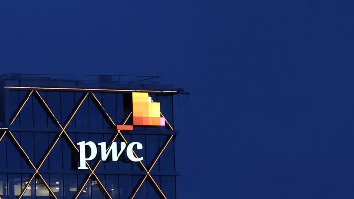 PwC qalmaqalların qarşısını almaq üçün ondan çox ölkədə fəaliyyətini dayandırıb