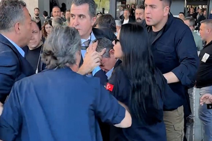 CHP sədri Özgür Özələ hücum edən şəxs həbs edilib