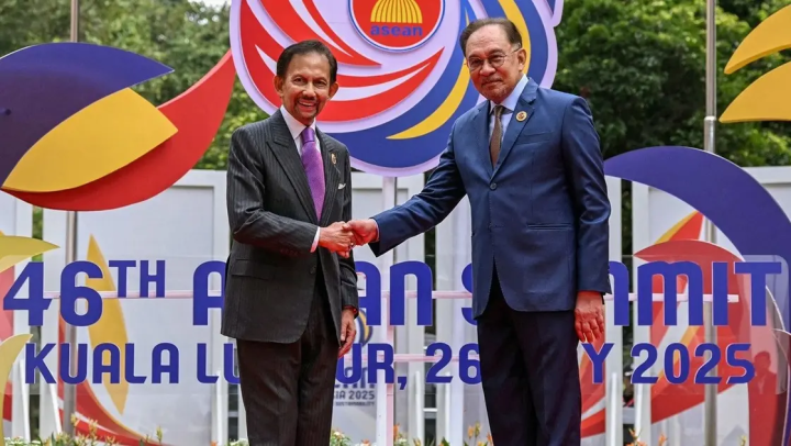 Bruney sultanı Kuala Lumpur xəstəxanasında istirahət edir