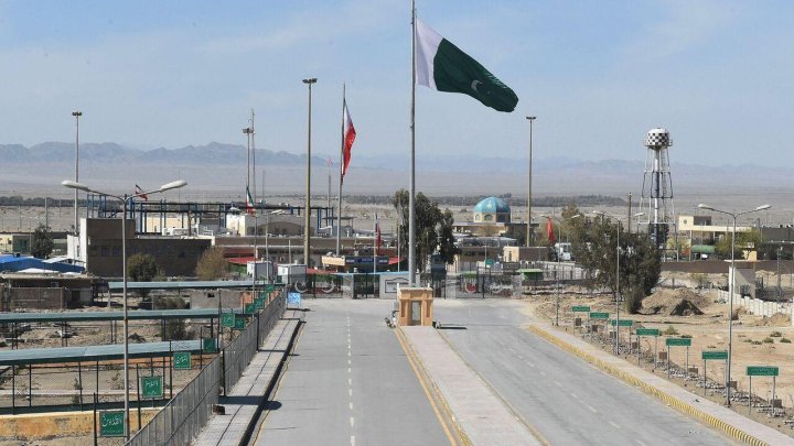 Pakistan  İranla sərhədi bağlayıb