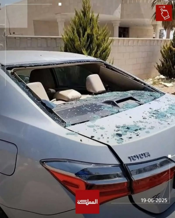 Əmmanın Əbu Nuseyr ərazisinə pilotsuz təyyarənin qəzaya düşüb, avtomobilə və avtobus dayanacağına ziyan vurub