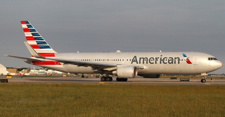 “American Airlines”in reysi Heydər Əliyev Beynəlxalq Aeroportuna məcburi eniş edib