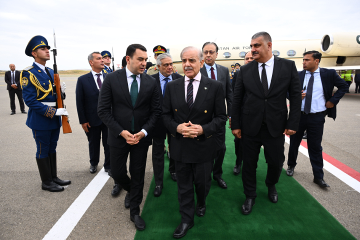 Məhəmməd Şahbaz Şərif Azərbaycana gəlib