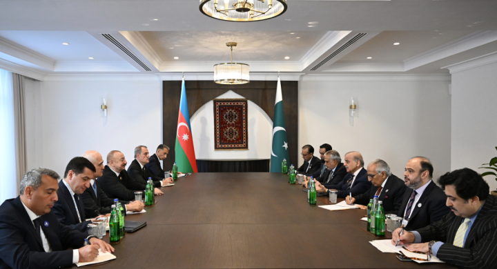Prezident İlham Əliyev Xankəndidə Pakistanın Baş naziri ilə görüşüb
