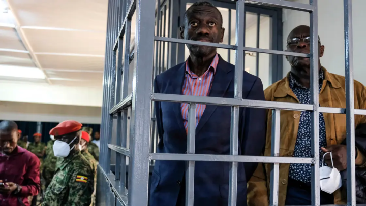 Barmaqlıqlar arxasında Uqandalı müxalifətçi Besigye yeni siyasi partiya yaradır