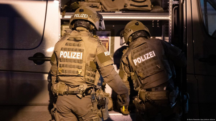 Almaniya polisi insanlığa qarşı cinayətdə şübhəli bilinən suriyalını həbs edib