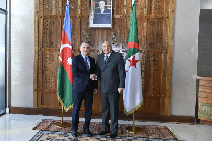 Azərbaycanla Əlcəzair arasında ikitərəfli və çoxtərəfli məsələlər ətrafında fikir mübadiləsi aparılıb