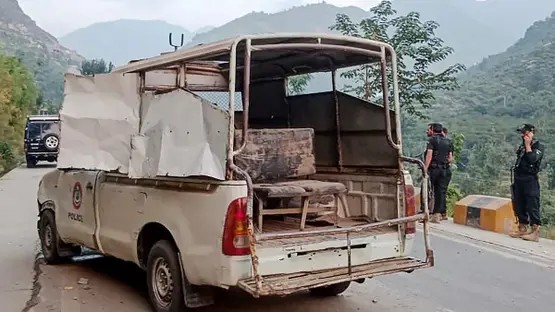 Pakistanın şimal-qərbində yol kənarına qoyulmuş bomba üç zabitin ölümünə səbəb olub