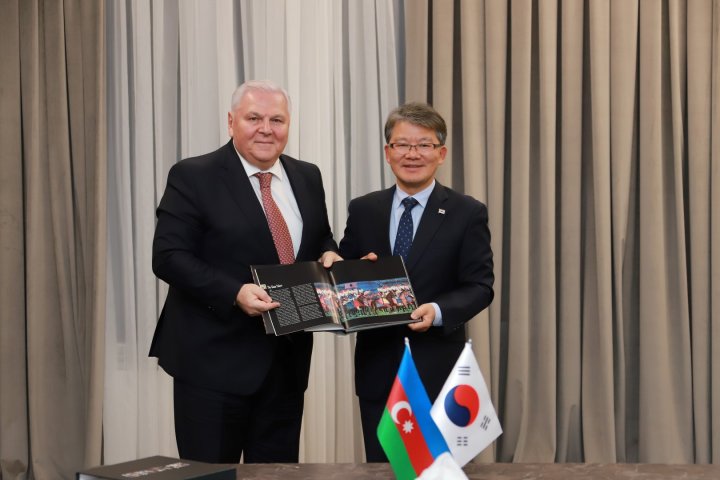 Kanq Kimqu Şəkinin tarixi məkanları ilə tanış olub