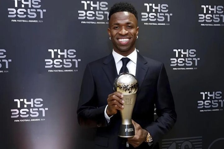 Usman Dembele "The Best" mükafatına sahib çıxıb