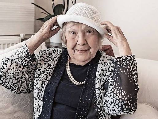 Ağac bəzəmək tamamilə türk adətidir və Avropaya qədim türklərdən keçib