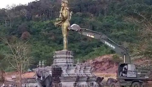 Tayland sərhəd bölgəsinə nəzarət etmək üçün Hindu heykəlinin söküldüyünü bildirib