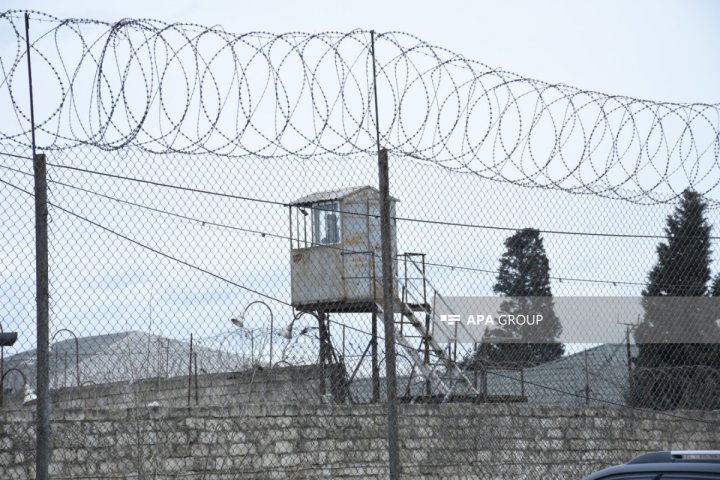 Dələduzluqda ittiham olunan şirkət direktoru həbsdə vəfat edib