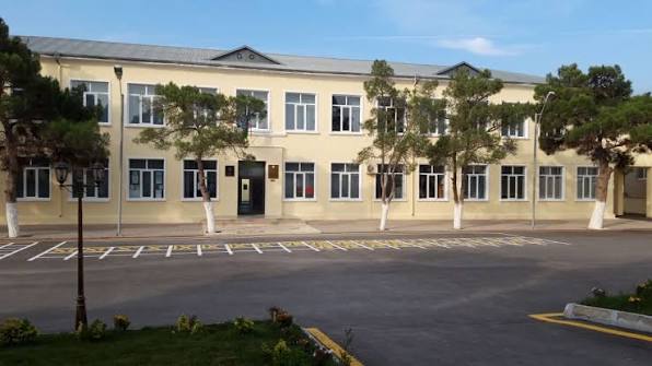 Müəllimin direktor müavinini döyməsi ilə bağlı iddialara məktəbdən açıqlama