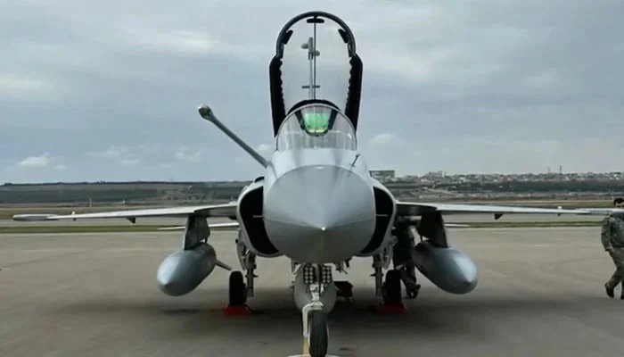 Nazir Pakistanın JF-17 qırıcı təyyarələrinin satışı ilə bağlı bir neçə ölkə ilə danışıqlar apardığını təsdiqləyib