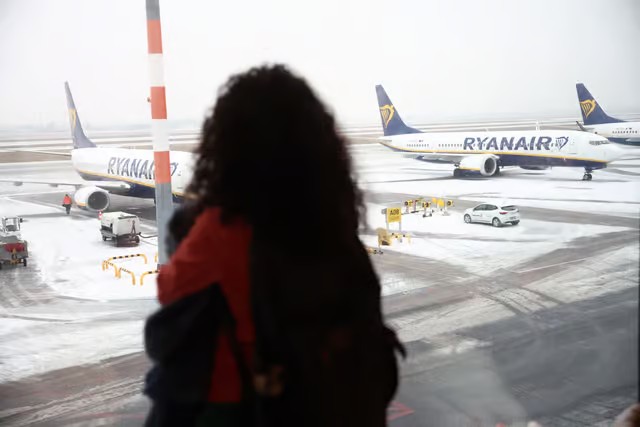 Berlin hava limanı qara buz səbəbindən bağlı qalacaq