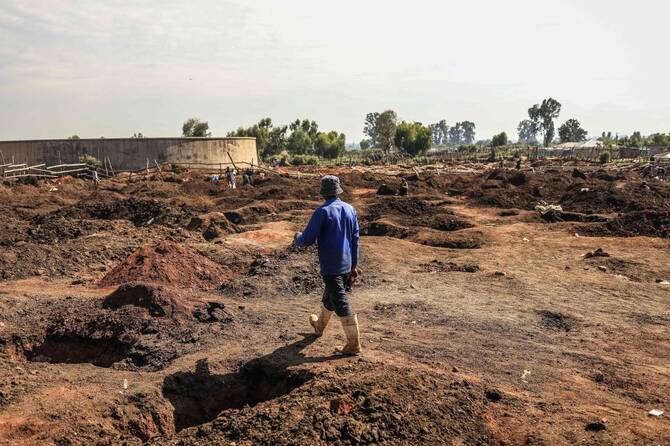 Cənubi Afrika almaz mədənində palçıq sürüşməsi nəticəsində beş mədənçi yerin dərinliyində ilişib qalıb