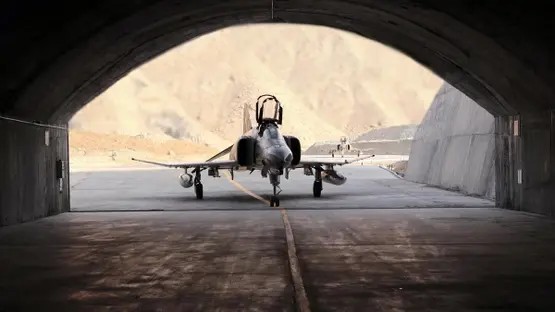 İran qırıcı təyyarəsi təlim zamanı qəzaya uğrayıb