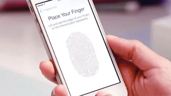 Telefonunuzun kilidini Face ID və ya barmaq izləri ilə açmaq: Rahatlıq, yoxsa risk?