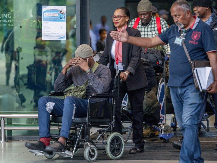 Ukraynada döyüşə cəlb olunduğu iddia edilən 11 Cənubi Afrikalı kişi geri dönüb