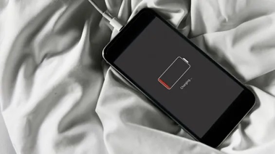 Batareya ömrünü qısaldan 5 kritik telefon doldurma səhvi