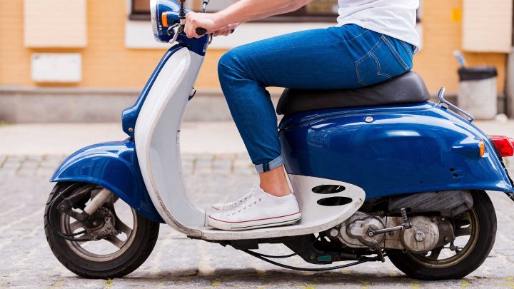Bu tarixdən moped idarə etmək üçün sürücülük vəsiqəsi tələb olunacaq