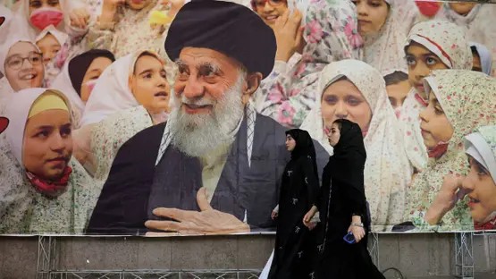 Xameneinin həyat yoldaşı zərbələrdə yaralandıqdan sonra vəfat edib