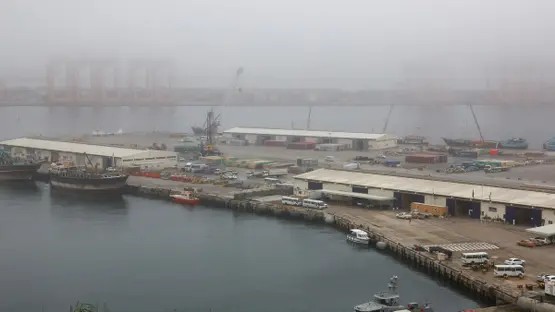 Oman limanı yaxınlığında pilotsuz təyyarə qəzaya uğrayıb, digər ikisi vurulub