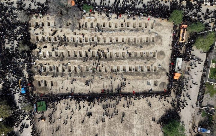 ABŞ və İsrailin öldürdüyü 168 şagird dəfn olundu - “Bu, vəd edilən azadlıqdır?” + VİDEO