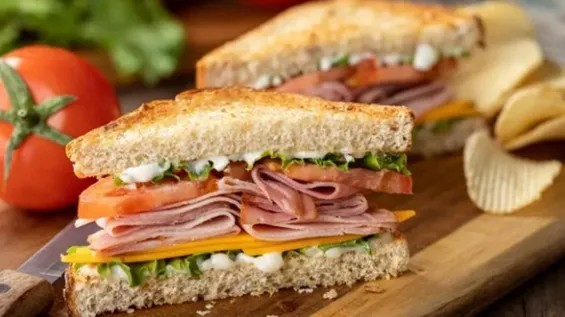 Yüksək zülallı sendviç üçün ən yaxşı 4 sağlam soyuq kəsmə