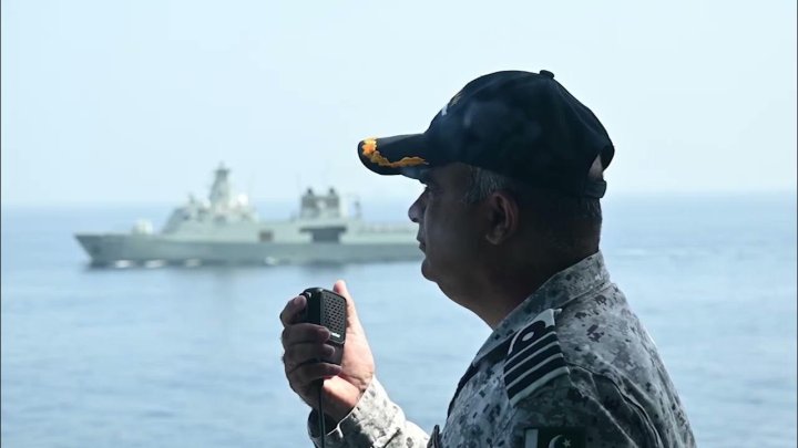 Pakistan donanması Körfəzdəki gərginlik səbəbindən gəmi müşayiətlərinə başlayıb