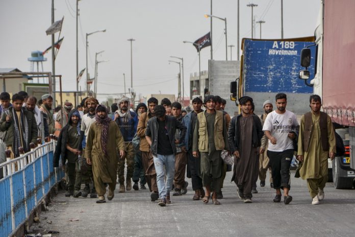 BMT: Əfqanıstandakı müharibədən qaçan əfqanlar Əfqanıstanda başqa bir böhranla üzləşir