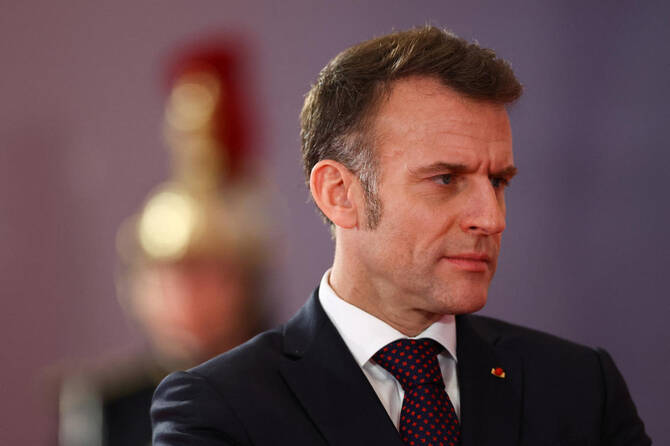 Makron cümə günü Parisdə Ukrayna prezidenti Vladimir Zelenskini qəbul edəcək