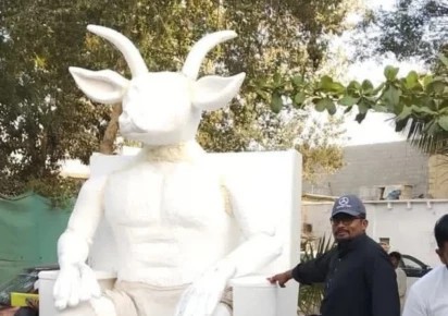 Karaçidəki "şeytan heykəli" sirri polisin heykəli Yum əl-Qüds yürüşü ilə əlaqələndirməsi ilə həll edilib - Video