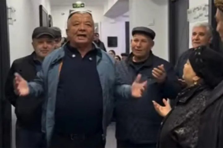 AEM klinikada əllə müalicə edən həkim məsələsinə münasibət bildirib